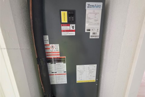 Villa ou maison à vendre à Riviera Beach, Floride: 3 chambres, 90.3 m2 № 1966967 - photo 19