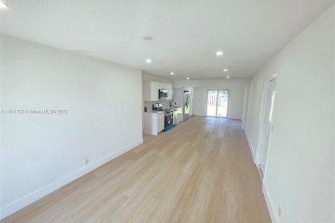 Villa ou maison à vendre à Riviera Beach, Floride: 3 chambres, 90.3 m2 № 1966967 - photo 6