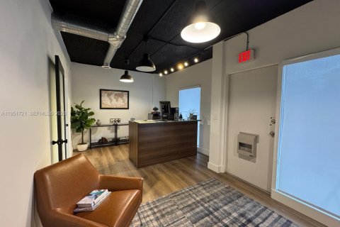 Купить коммерческую недвижимость в Майами, Флорида № 2054578 - фото 16