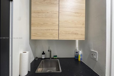 Купить коммерческую недвижимость в Майами, Флорида № 2054578 - фото 8