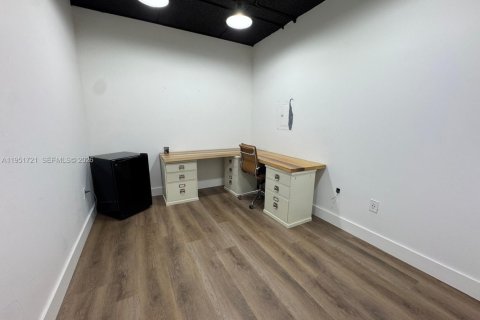 Купить коммерческую недвижимость в Майами, Флорида № 2054578 - фото 11