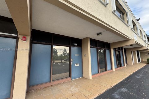 Купить коммерческую недвижимость в Майами, Флорида № 2054578 - фото 18