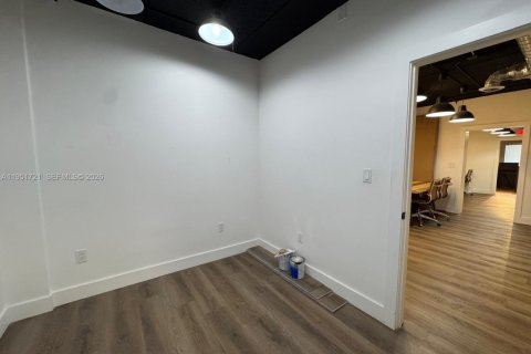 Купить коммерческую недвижимость в Майами, Флорида № 2054578 - фото 4