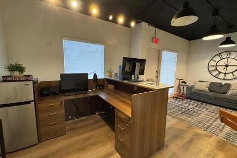 Купить коммерческую недвижимость в Майами, Флорида № 2054578 - фото 14