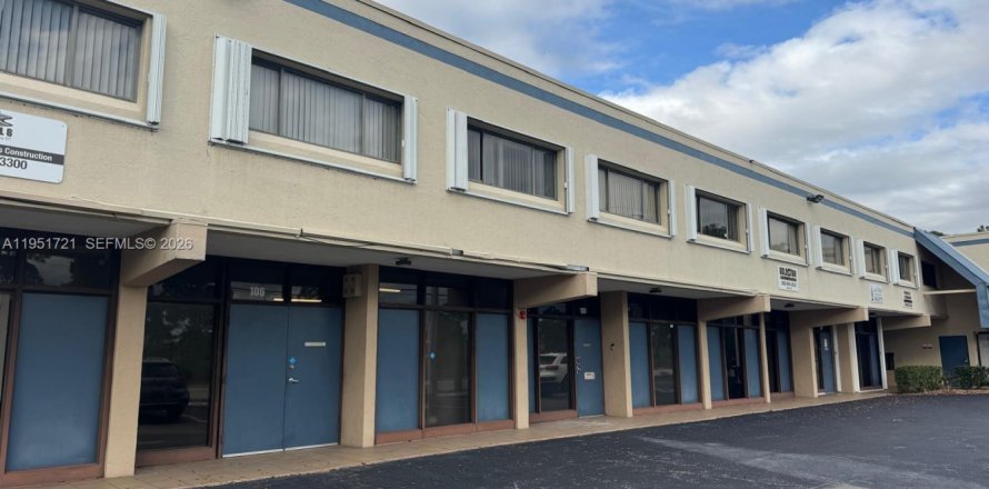 Коммерческая недвижимость в Майами, Флорида № 2054578