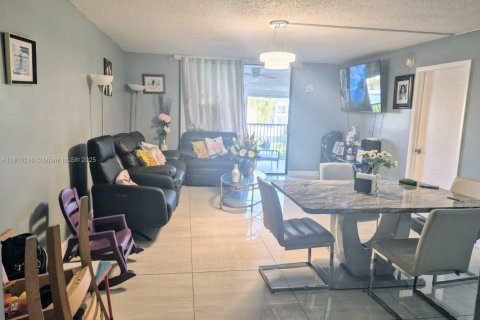 Condo in Margate, Florida, 2 bedrooms  № 1752749 - photo 11