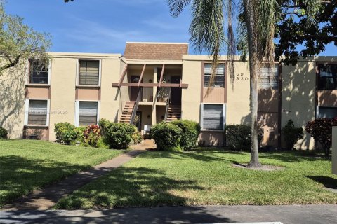 Condo in Margate, Florida, 2 bedrooms  № 1752749 - photo 1