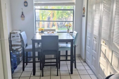 Condo in Margate, Florida, 2 bedrooms  № 1752749 - photo 12