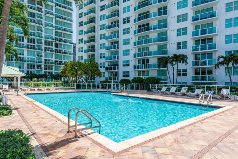 Condominio en venta en Miami, Florida, 1 dormitorio, 91.69 m2 № 1990262 - foto 8