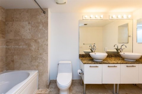Condominio en venta en Miami, Florida, 1 dormitorio, 91.69 m2 № 1990262 - foto 5