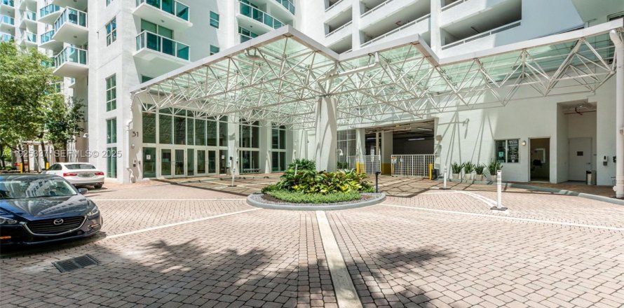 Condominio en Miami, Florida, 1 dormitorio  № 1990262