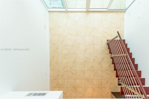 Condominio en venta en Miami, Florida, 1 dormitorio, 91.69 m2 № 1990262 - foto 26