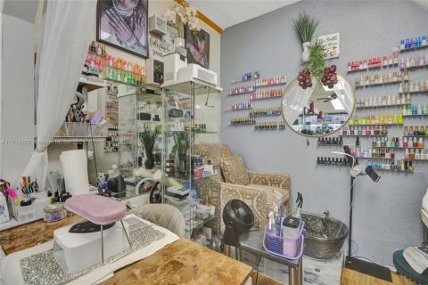Commercial property in Miramar, Florida № 1937902 - photo 12