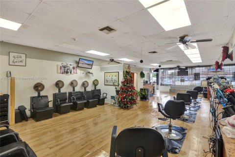 Commercial property in Miramar, Florida № 1937902 - photo 14