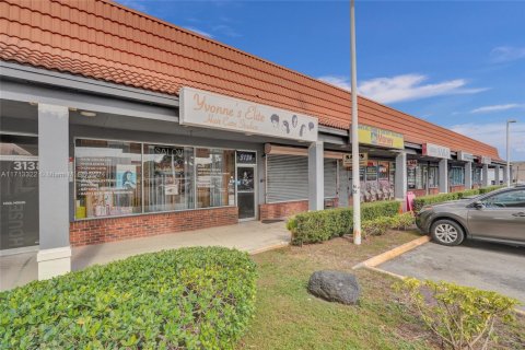 Commercial property in Miramar, Florida № 1937902 - photo 8