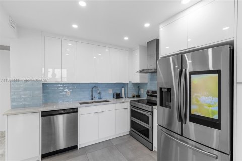 Condominio en venta en Hallandale Beach, Florida, 2 dormitorios, 124.49 m2 № 2020231 - foto 5