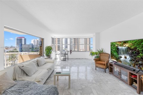 Condominio en venta en Hallandale Beach, Florida, 2 dormitorios, 124.49 m2 № 2020231 - foto 6