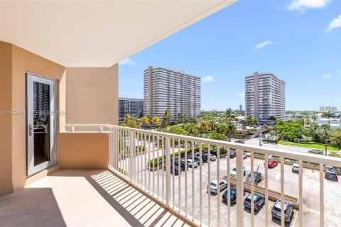 Condominio en venta en Hallandale Beach, Florida, 2 dormitorios, 124.49 m2 № 2020231 - foto 17
