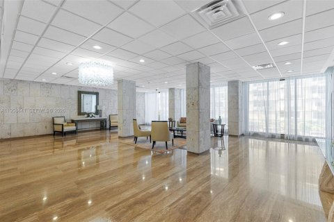 Condominio en venta en Hallandale Beach, Florida, 2 dormitorios, 124.49 m2 № 2020231 - foto 21