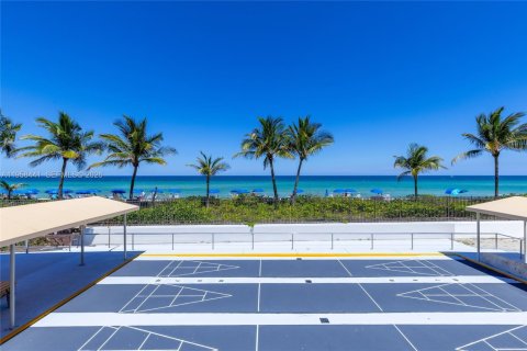 Condominio en venta en Hallandale Beach, Florida, 2 dormitorios, 124.49 m2 № 2020231 - foto 20