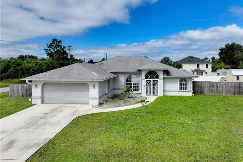 Villa ou maison à vendre à Port Charlotte, Floride: 3 chambres, 201.78 m2 № 2396894 - photo 2