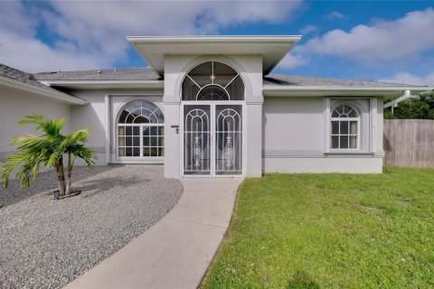 Villa ou maison à vendre à Port Charlotte, Floride: 3 chambres, 201.78 m2 № 2396894 - photo 4