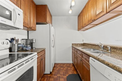 Condo in Bradenton, Florida, 2 bedrooms  № 1531436 - photo 12