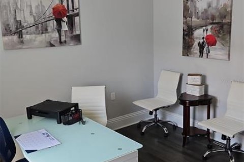 Propiedad comercial en alquiler en Kissimmee, Florida, 148.46 m2 № 1917448 - foto 4