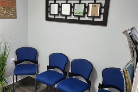 Propiedad comercial en alquiler en Kissimmee, Florida, 148.46 m2 № 1917448 - foto 3