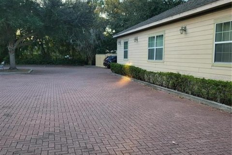 Propiedad comercial en alquiler en Kissimmee, Florida, 148.46 m2 № 1917448 - foto 16