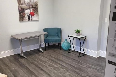 Propiedad comercial en alquiler en Kissimmee, Florida, 148.46 m2 № 1917448 - foto 5