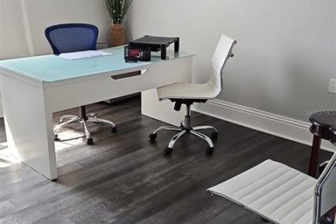 Propiedad comercial en alquiler en Kissimmee, Florida, 148.46 m2 № 1917448 - foto 8