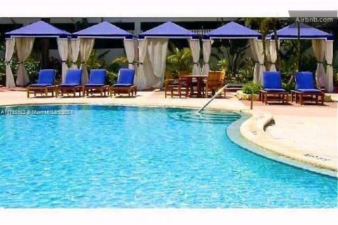 Condo in Sunny Isles Beach, Florida, 3 bedrooms  № 1731094 - photo 16