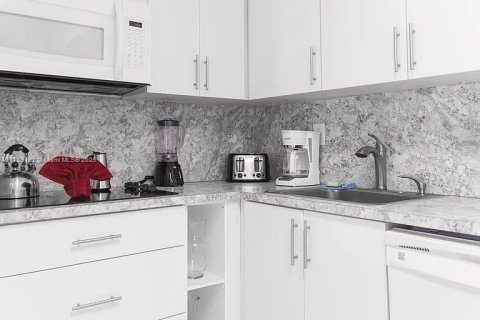 Condo in Sunny Isles Beach, Florida, 3 bedrooms  № 1731094 - photo 10