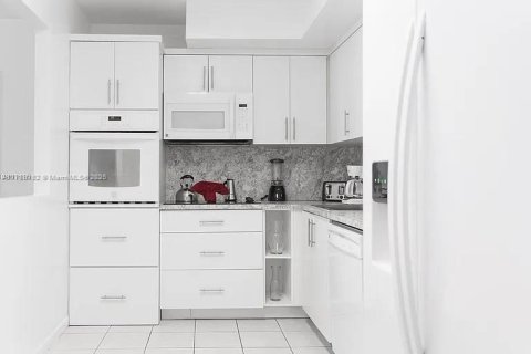 Condo in Sunny Isles Beach, Florida, 3 bedrooms  № 1731094 - photo 9