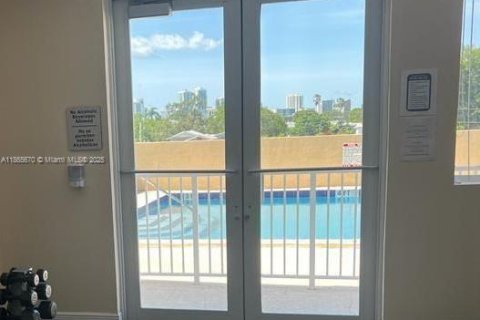 Condominio en alquiler en Miami, Florida, 2 dormitorios, 7543.29 m2 № 1979265 - foto 18