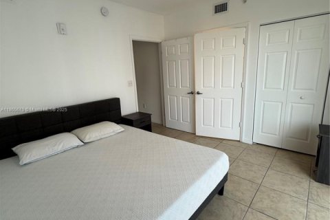 Condominio en alquiler en Miami, Florida, 2 dormitorios, 7543.29 m2 № 1979265 - foto 8
