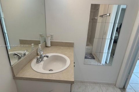 Condominio en alquiler en Miami, Florida, 2 dormitorios, 7543.29 m2 № 1979265 - foto 6