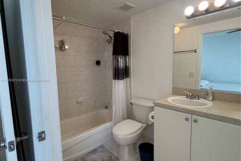 Condominio en alquiler en Miami, Florida, 2 dormitorios, 7543.29 m2 № 1979265 - foto 5