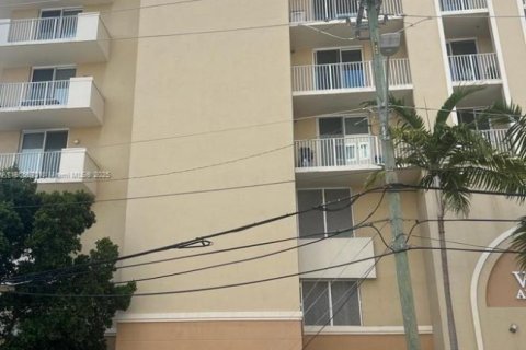 Condominio en alquiler en Miami, Florida, 2 dormitorios, 7543.29 m2 № 1979265 - foto 19