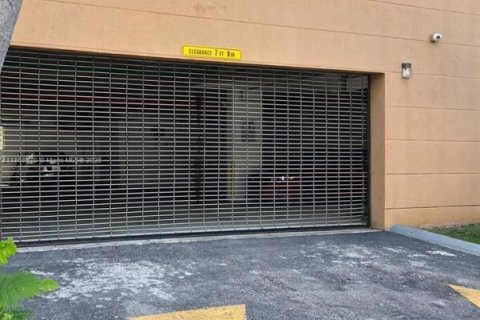 Condominio en alquiler en Miami, Florida, 2 dormitorios, 7543.29 m2 № 1979265 - foto 17