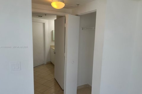 Condominio en alquiler en Miami, Florida, 2 dormitorios, 97.36 m2 № 1987230 - foto 12