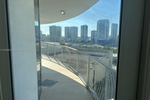 Condominio en alquiler en Miami, Florida, 2 dormitorios, 97.36 m2 № 1987230 - foto 25