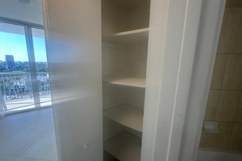 Condominio en alquiler en Miami, Florida, 2 dormitorios, 97.36 m2 № 1987230 - foto 10