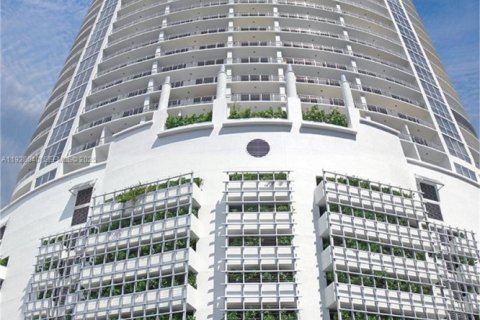 Condominio en alquiler en Miami, Florida, 2 dormitorios, 97.36 m2 № 1987230 - foto 1