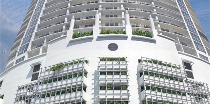 Condominio en Miami, Florida, 2 dormitorios  № 1987230