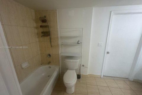 Condominio en alquiler en Miami, Florida, 2 dormitorios, 97.36 m2 № 1987230 - foto 14