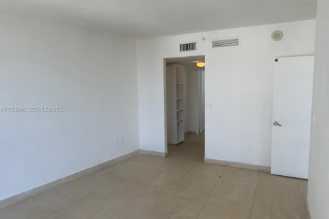 Condominio en alquiler en Miami, Florida, 2 dormitorios, 97.36 m2 № 1987230 - foto 17