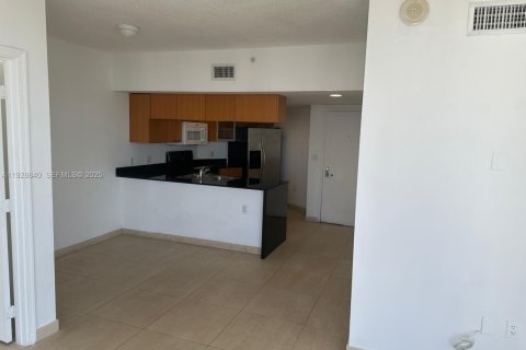Condominio en alquiler en Miami, Florida, 2 dormitorios, 97.36 m2 № 1987230 - foto 6