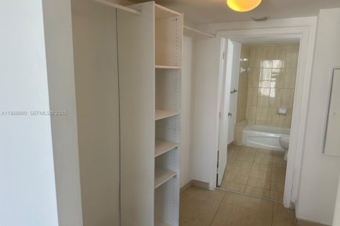 Condominio en alquiler en Miami, Florida, 2 dormitorios, 97.36 m2 № 1987230 - foto 20